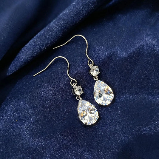 Lumière Teardrop — Pendientes Premium | Titanio y Circonitas