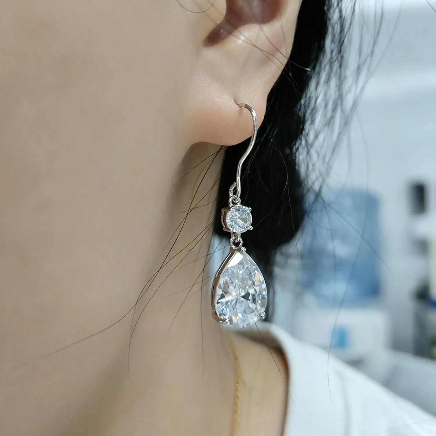 Lumière Teardrop — Pendientes Premium | Titanio y Circonitas